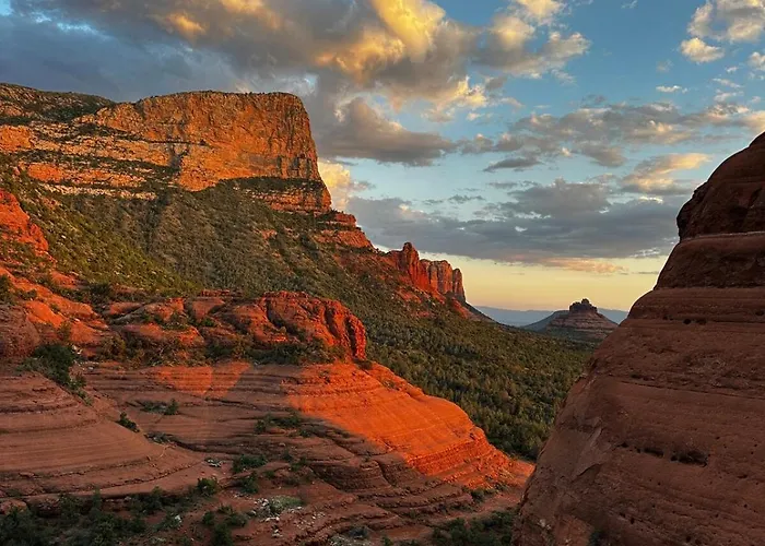 Gasthof Chapel Of The Holy Cross Wellness Retreat, Red Rock Views, Trail Proximity, On Site Services, Quiet, Location *