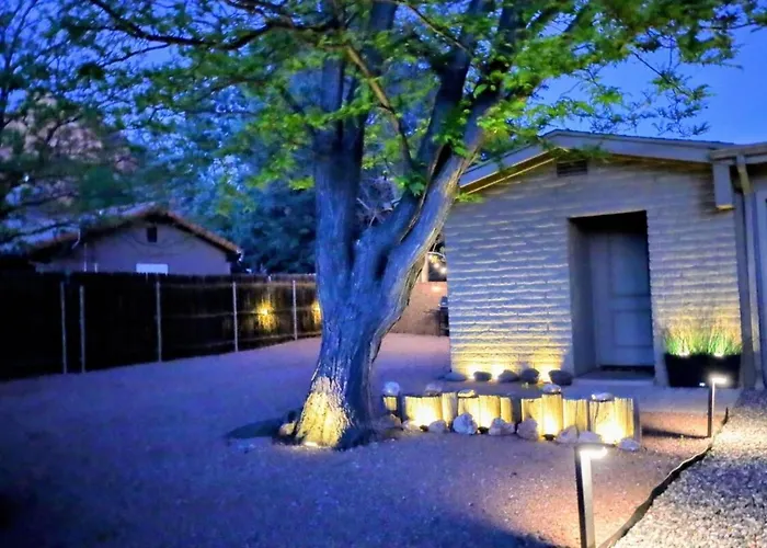 Gasthof Chapel Of The Holy Cross Wellness Retreat, Red Rock Views, Trail Proximity, On Site Services, Quiet, Location *